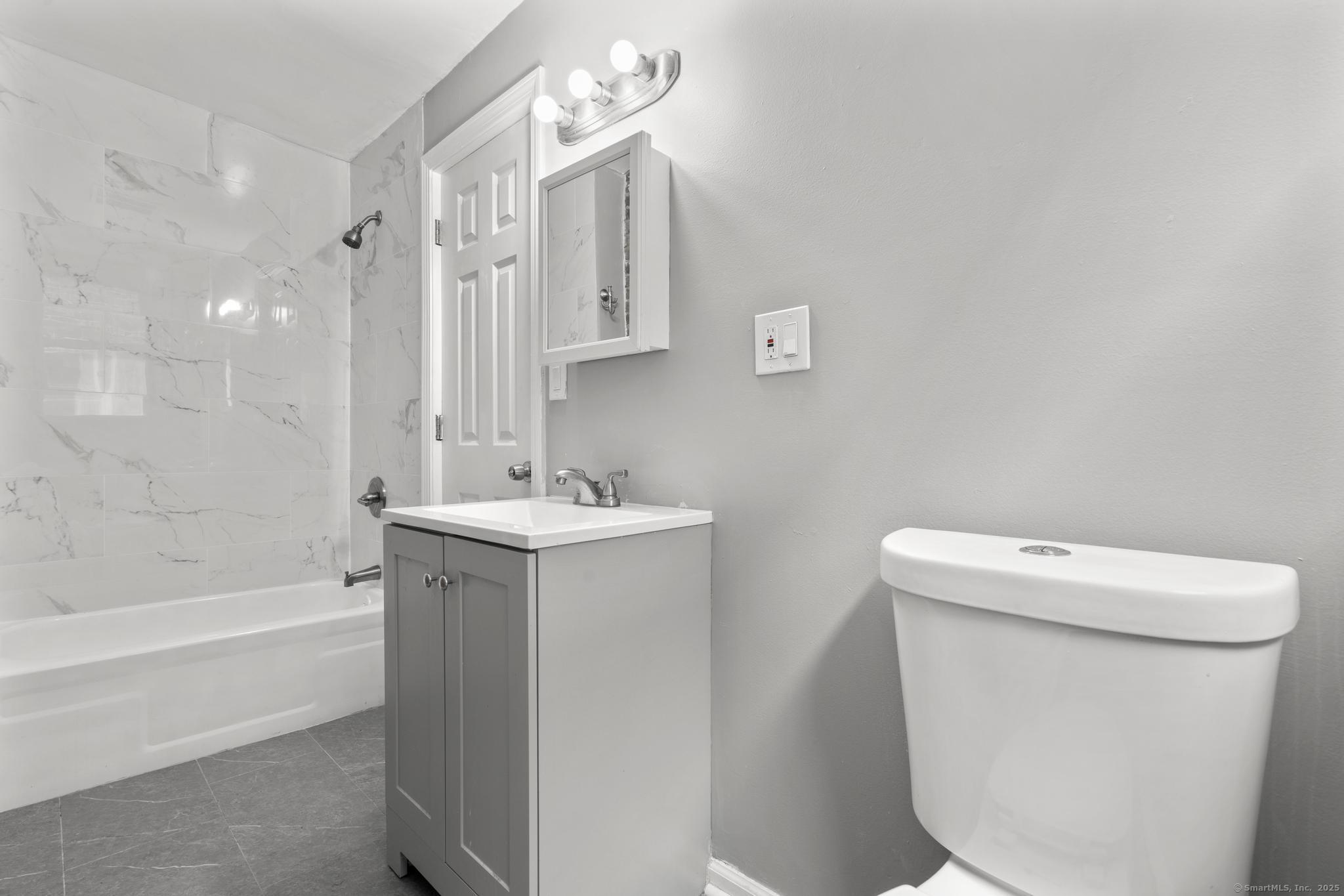 31 Whittier Street Bridgeport, CT 06605 - Photo 18 of 34