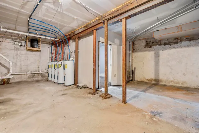 a view of an entryway of the house