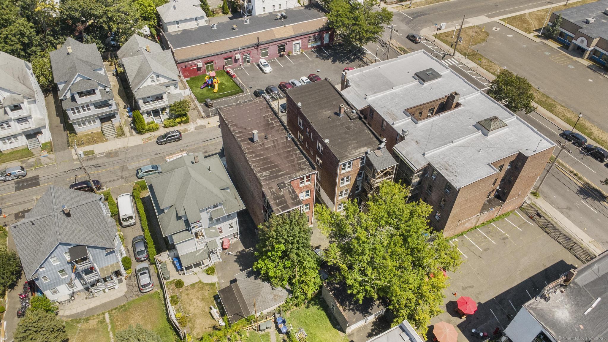 31 Whittier Street Bridgeport, CT 06605 - Photo 4 of 34