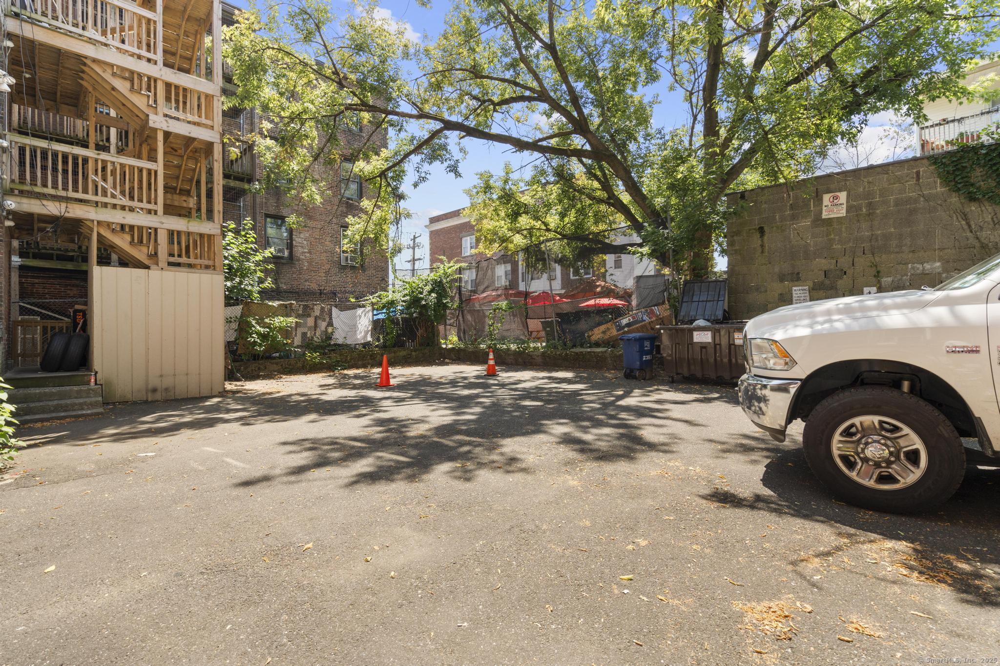 31 Whittier Street Bridgeport, CT 06605 - Photo 10 of 34