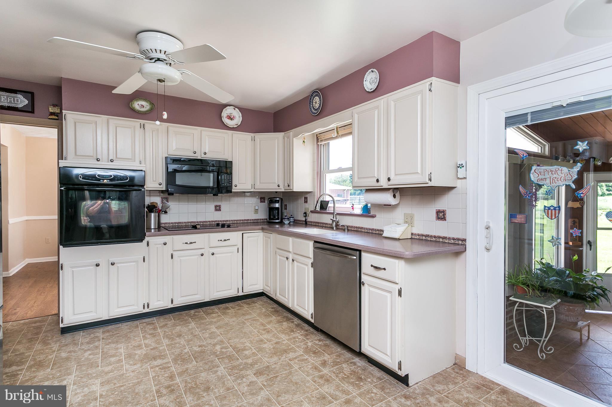 4111 McMullen Road Taneytown, MD 21787 - Photo 7 of 30 Beautiful white cabinets, electric cooktop