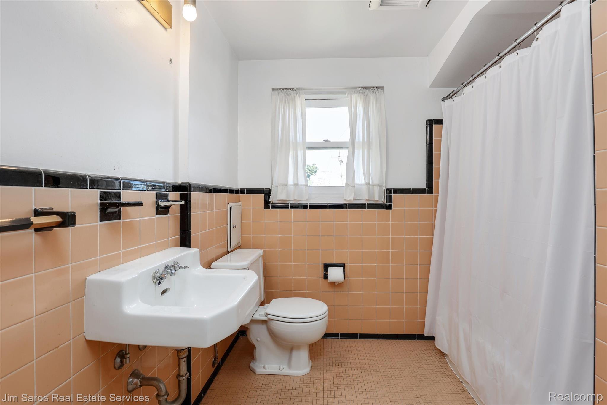1626 Severn Road Grosse Pointe, MI 48236 - Photo 14 of 17 Gallery Image 14