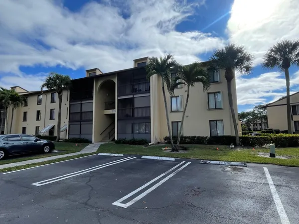 $1,900 | 812 Sky Pine Way, Unit D1, Greenacres, FL 33415