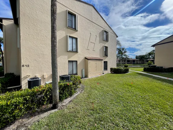 $1,900 | 812 Sky Pine Way, Unit D1, Greenacres, FL 33415