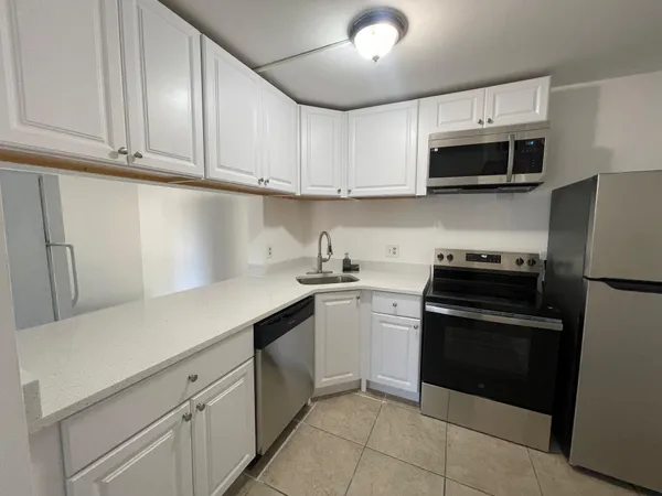 $1,900 | 812 Sky Pine Way, Unit D1, Greenacres, FL 33415