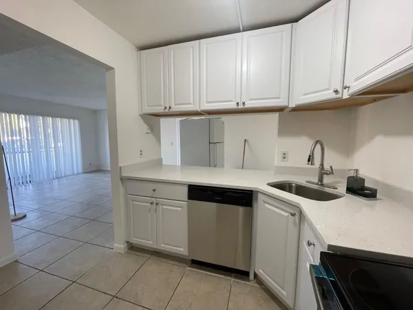 $1,900 | 812 Sky Pine Way, Unit D1, Greenacres, FL 33415