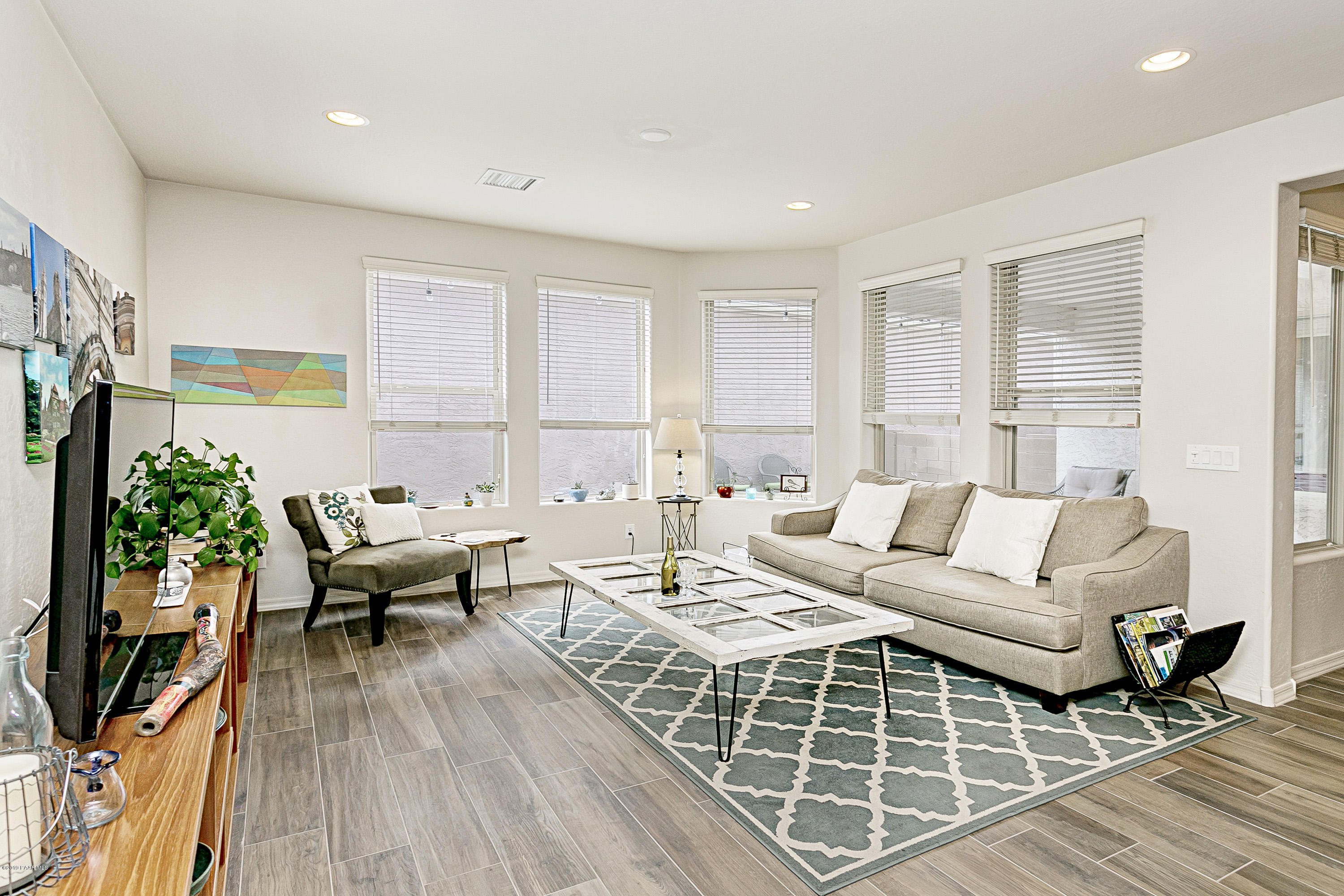 7257 Woolsey Ranch Road Prescott Valley, AZ 86314 - Photo 4 of 31 a living room with furniture