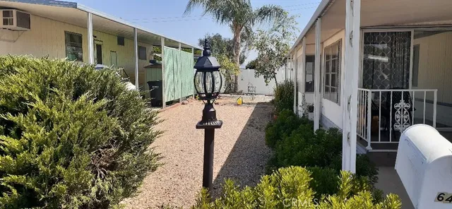 a view of a house with backyard