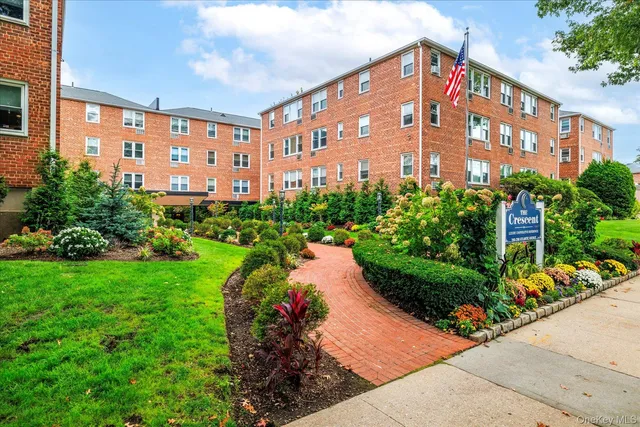 $305,900 | 280 Atlantic Avenue, Unit 140, East Rockaway, NY 11518