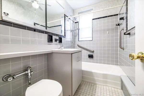 $299,900 | 280 Atlantic Avenue, Unit 140, East Rockaway, NY 11518