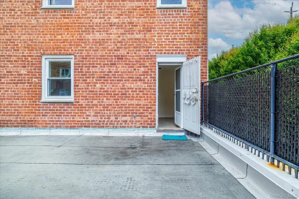 $299,900 | 280 Atlantic Avenue, Unit 140, East Rockaway, NY 11518