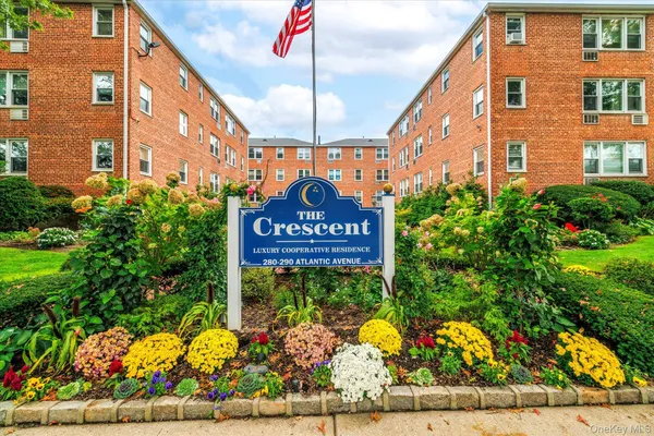 $299,900 | 280 Atlantic Avenue, Unit 140, East Rockaway, NY 11518
