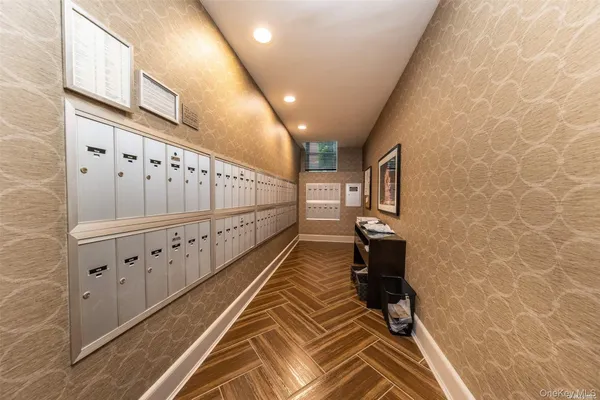 $299,900 | 280 Atlantic Avenue, Unit 140, East Rockaway, NY 11518