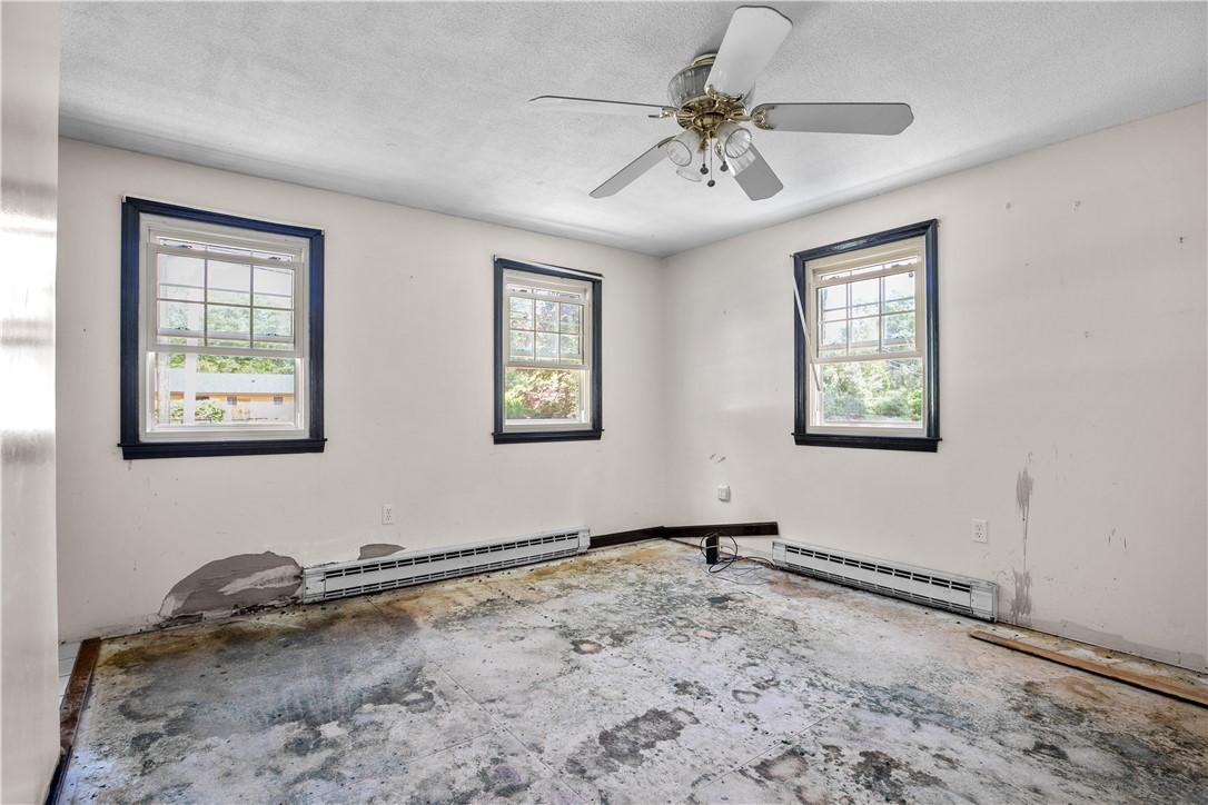 536 King Road Tiverton, RI 02878 - Photo 8 of 23