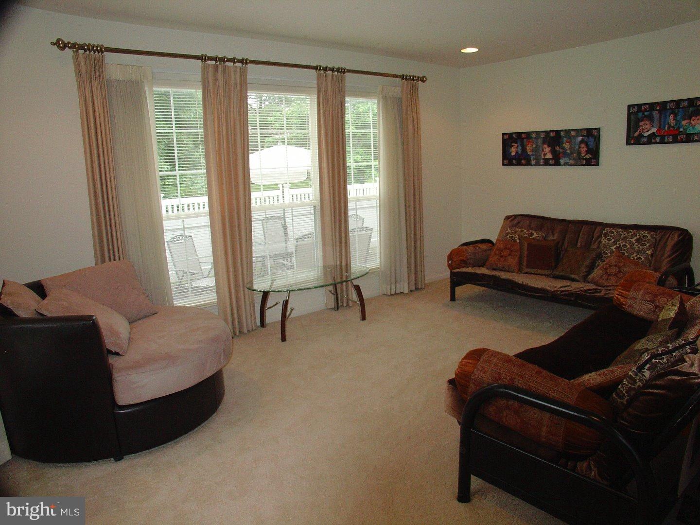 111 Coburn Road Pennington, NJ 08534 - Photo 7 of 25 Living Room