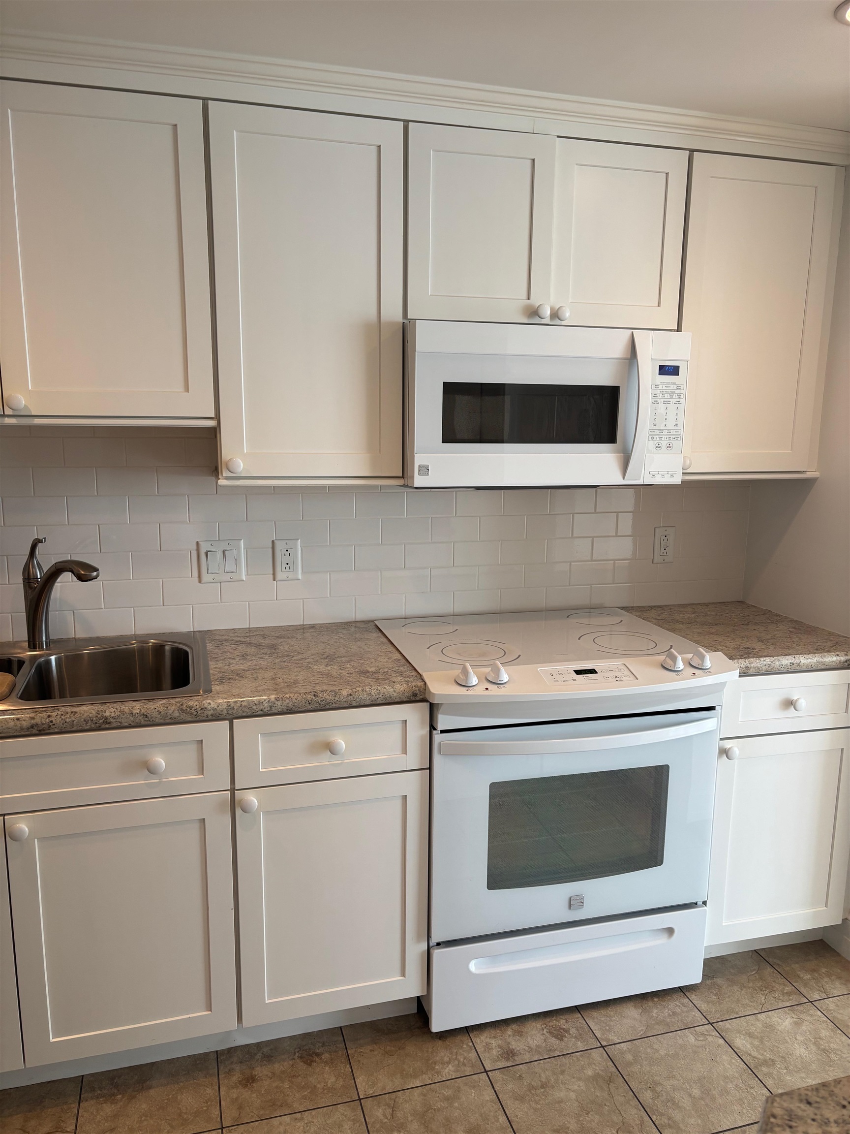 300 River Road, Unit 407 Manchester, NH 03104 - Photo 17 of 33 Gallery Image 17