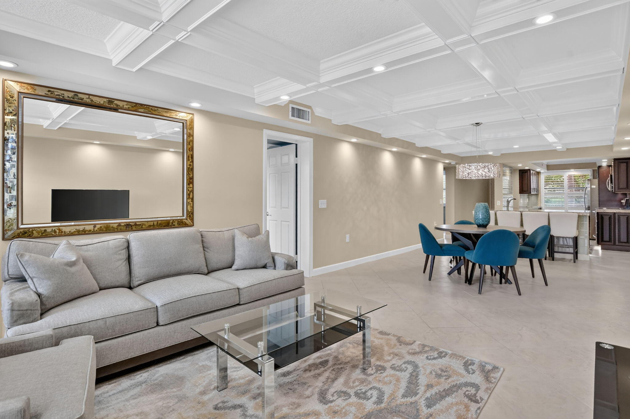 6061 Balboa Circle, Unit 206 Boca Raton, FL 33433 - Photo 13 of 29 Social area