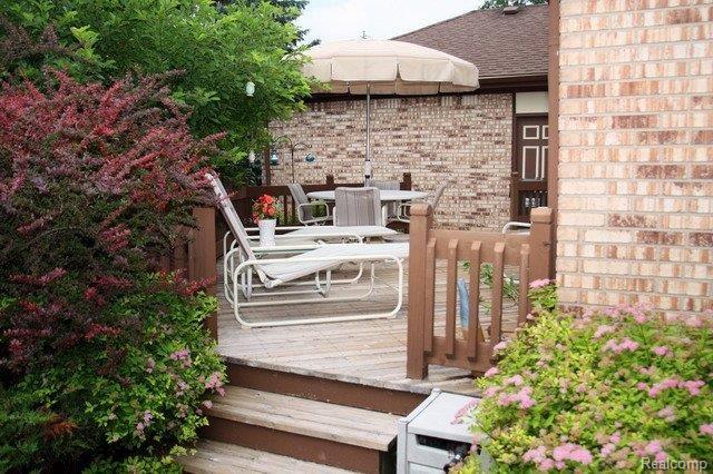 402 Timberline Drive Rochester, MI 48309 - Photo 4 of 18 Deck