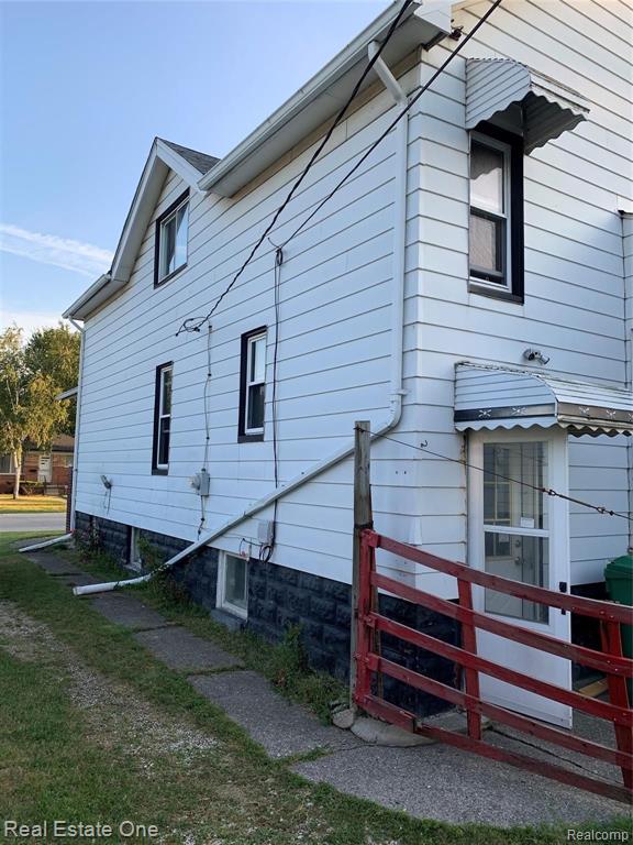 17037 Stephens Eastpointe, MI 48021 - Photo 3 of 10 Gallery Image 3