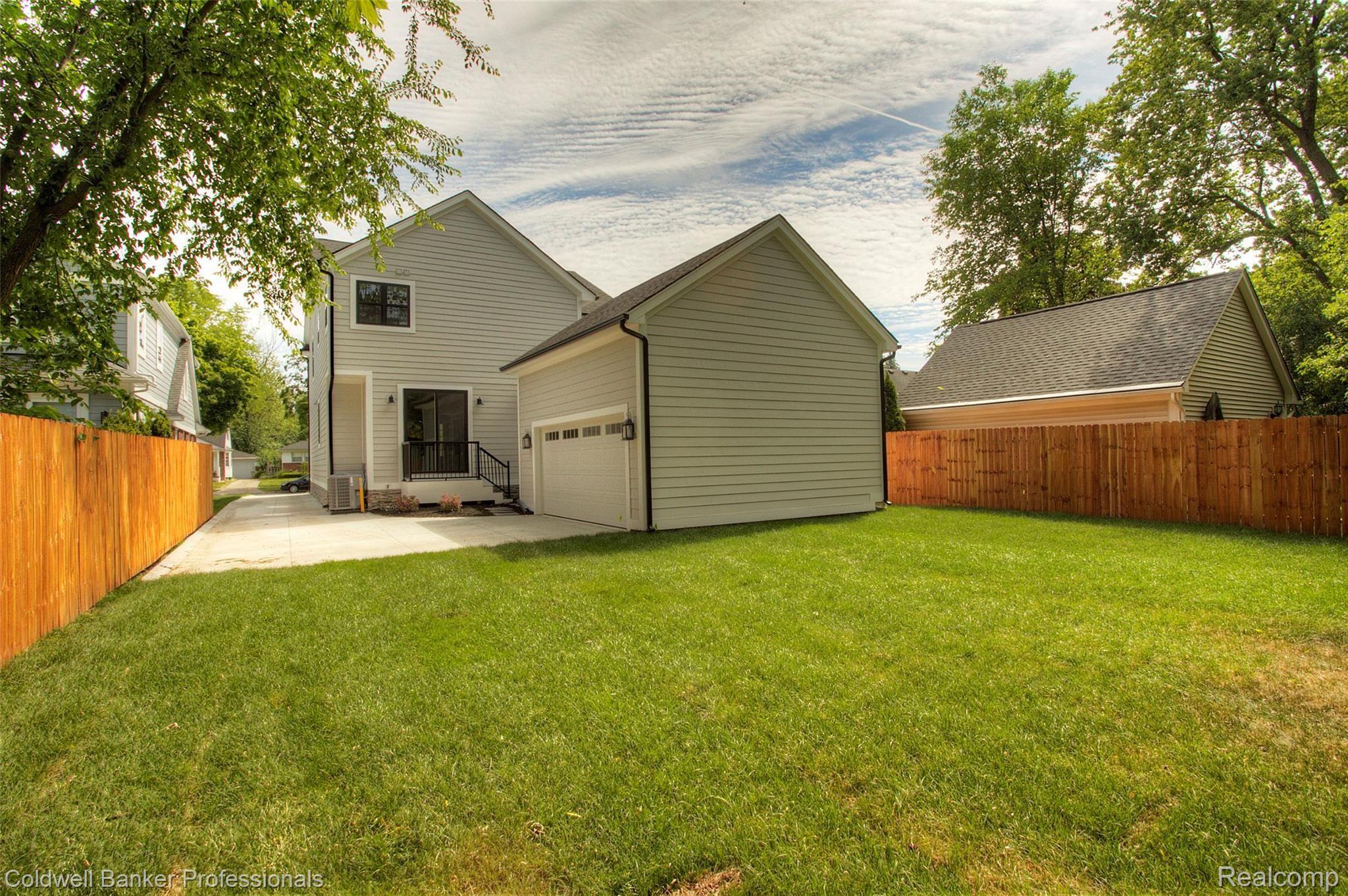 2413 Manchester Road Birmingham, MI 48009 - Photo 6 of 84 4H8A7025_6_7.jpg