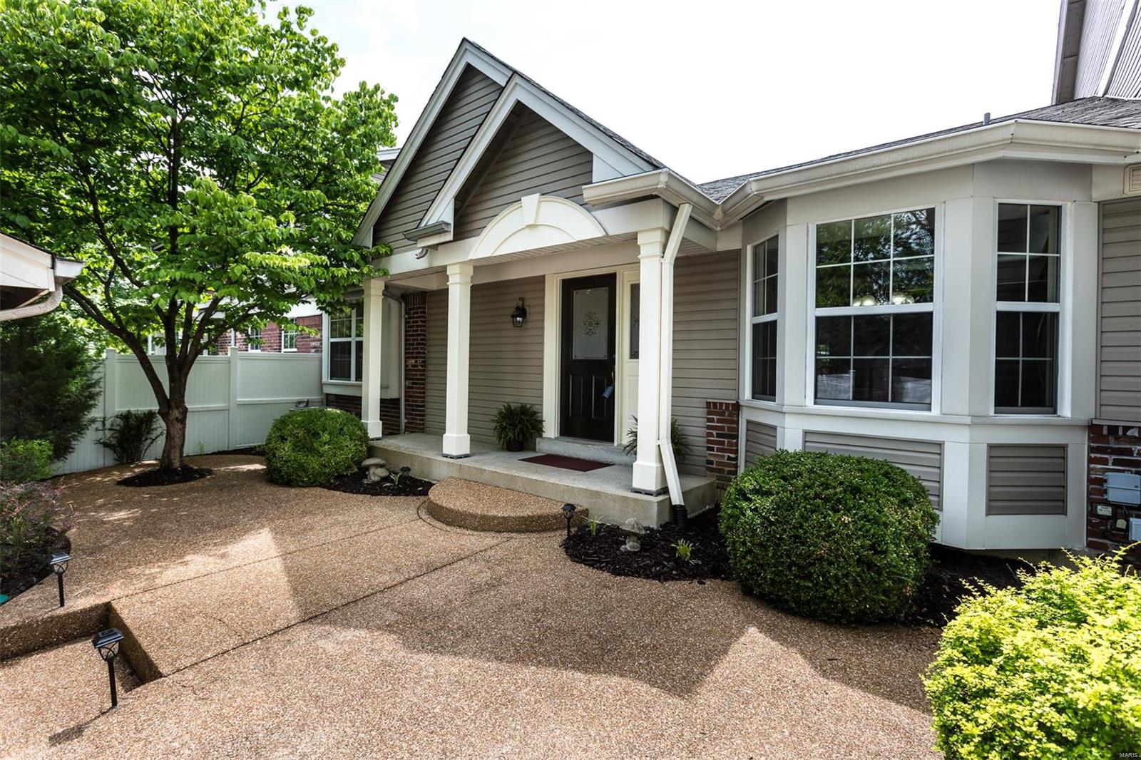 15802 Harris Ridge Court Chesterfield, MO 63017 - Photo 3 of 46 Gallery Image 3