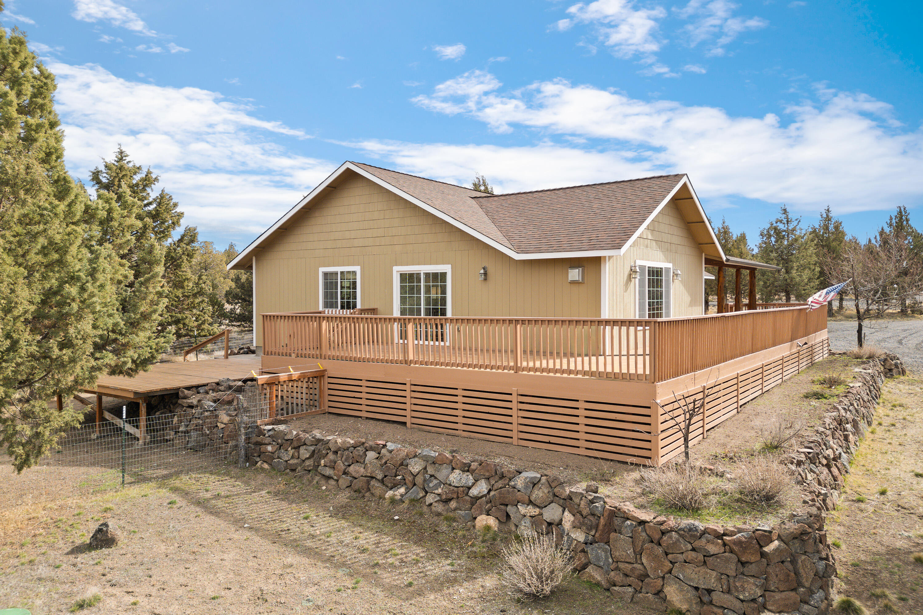 4681 Southeast Adobe Road Prineville, OR 97754 - Photo 4 of 49
