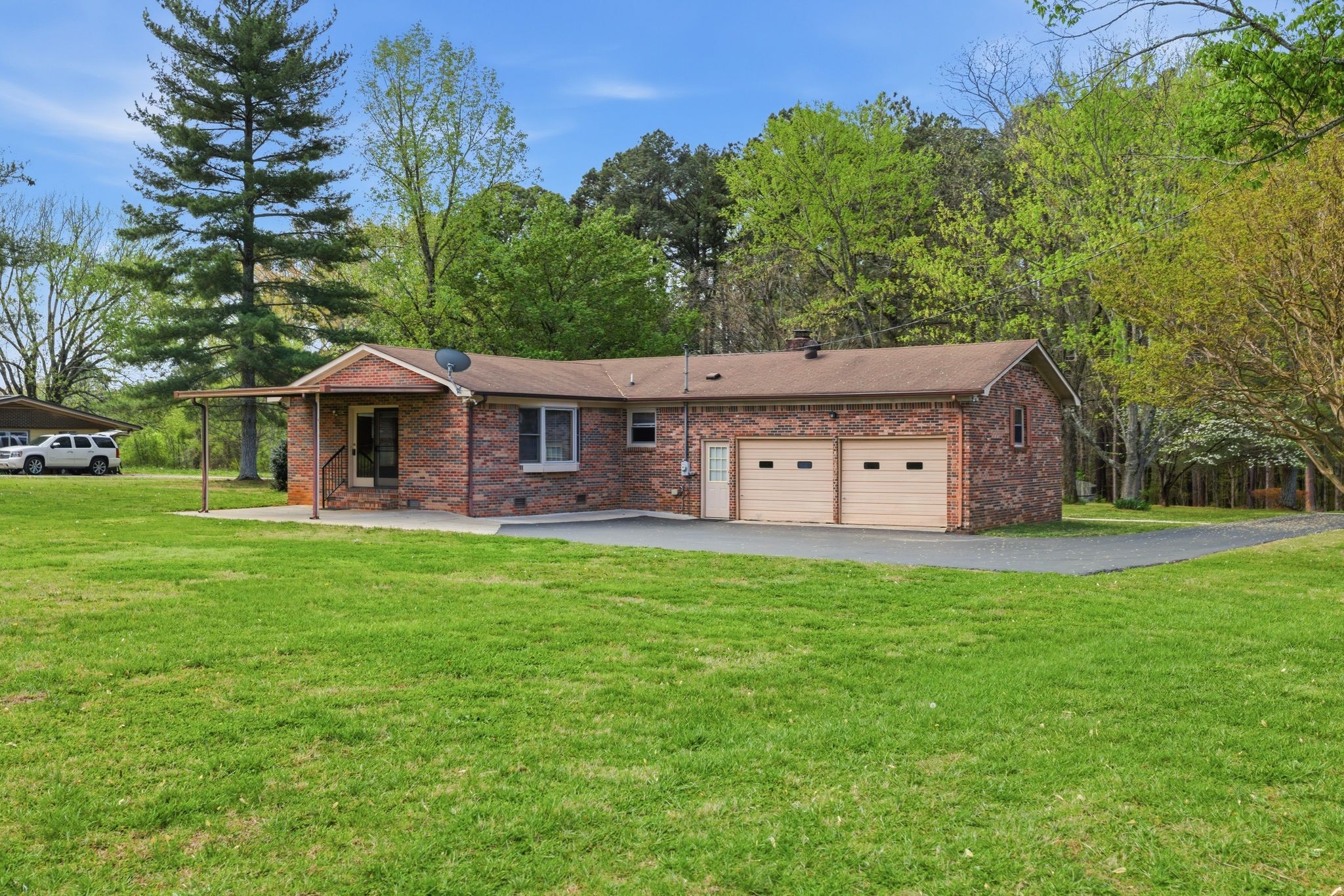 1956 Old Estill Springs Road Winchester, TN 37398 - Photo 20 of 30 front view of a house with a yard
