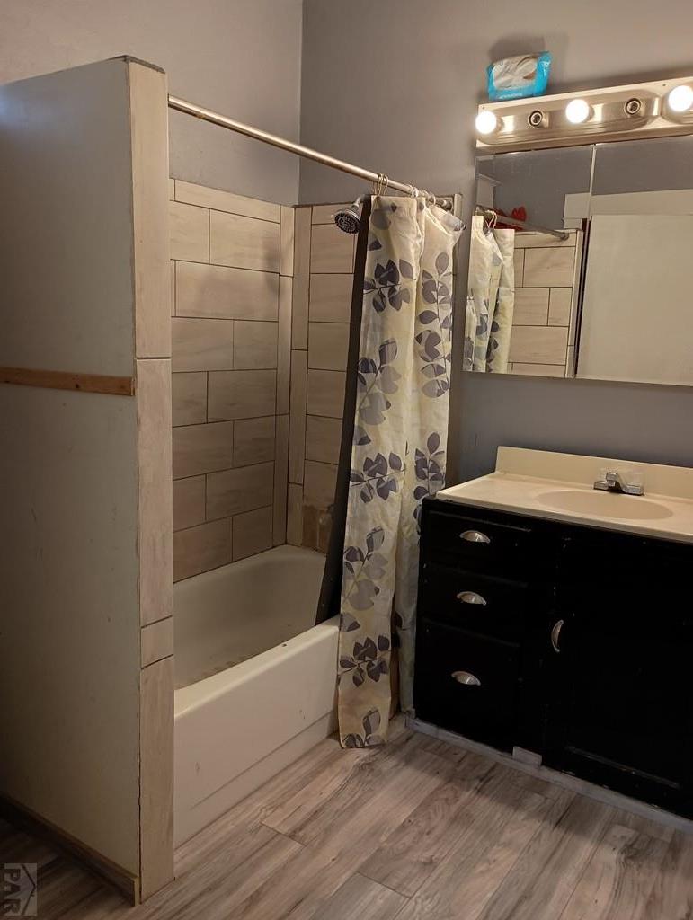 302 South 3rd Street Lamar, CO 81052 - Photo 10 of 12 a bathroom with a bathtub and a shower