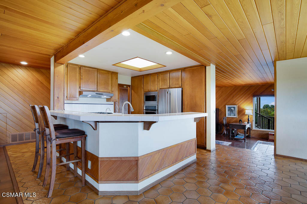 11453 Foothill Road Santa Paula, CA 93060 - Photo 16 of 53 Entertainer's flow