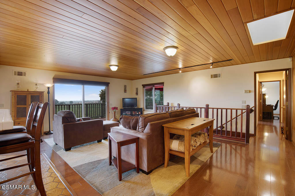 11453 Foothill Road Santa Paula, CA 93060 - Photo 18 of 53 Family room