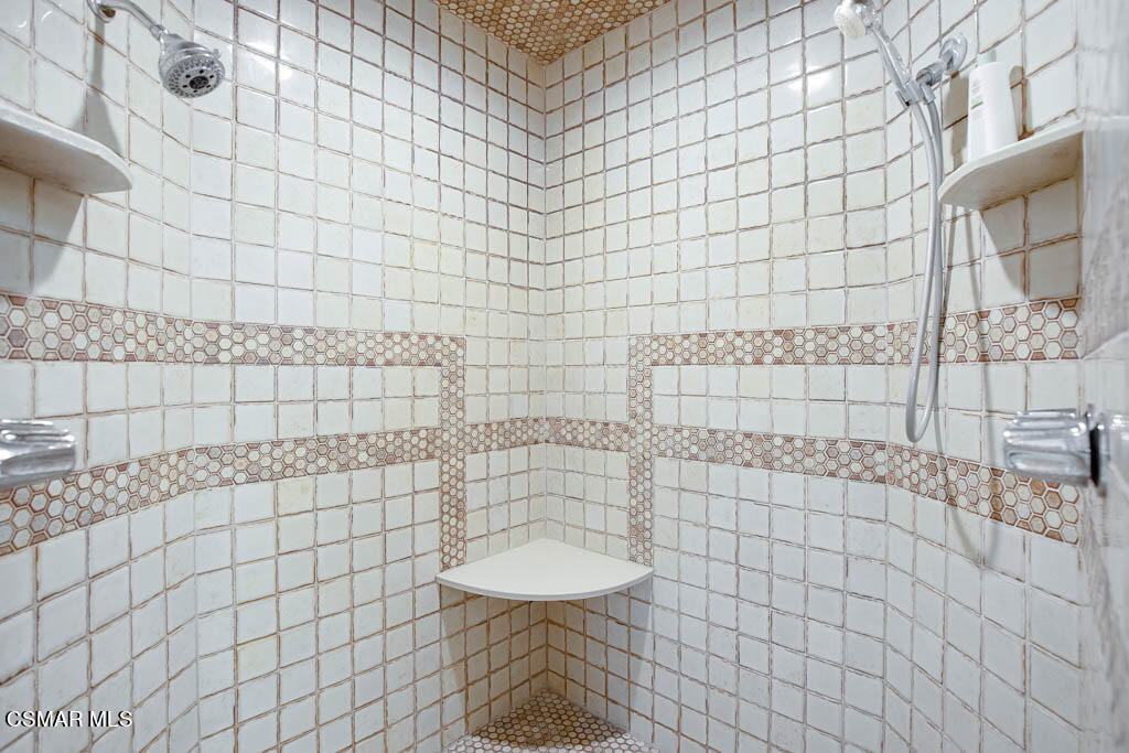 11453 Foothill Road Santa Paula, CA 93060 - Photo 22 of 53 Dual head shower