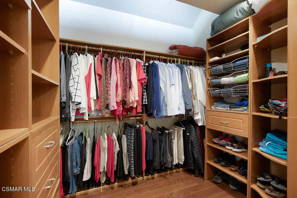 11453 Foothill Road Santa Paula, CA 93060 - Photo 23 of 53 Large walk-in closet