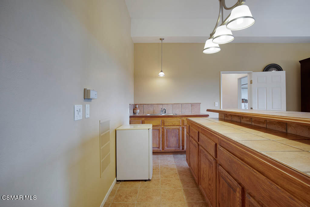 11453 Foothill Road Santa Paula, CA 93060 - Photo 37 of 53 Wet bar