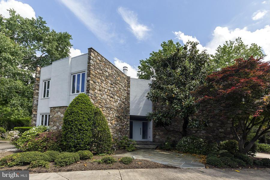 9905 Hall Road Potomac, MD 20854 - Photo 1 of 17 Exterior (Front)