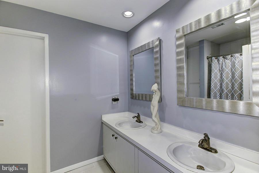 9905 Hall Road Potomac, MD 20854 - Photo 13 of 17 Interior (General)
