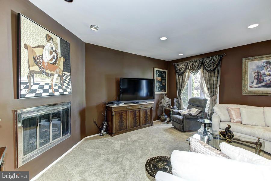 9905 Hall Road Potomac, MD 20854 - Photo 7 of 17 Interior (General)