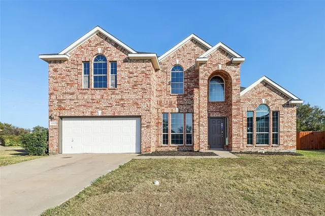 $370,000 | 1112 Meadowlark Lane, DeSoto, TX 75115