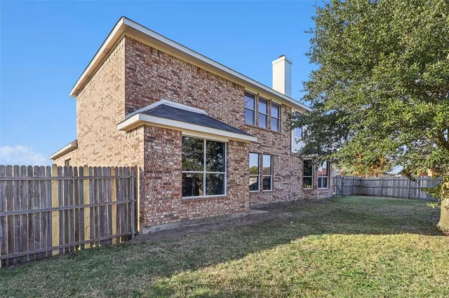 $370,000 | 1112 Meadowlark Lane, DeSoto, TX 75115