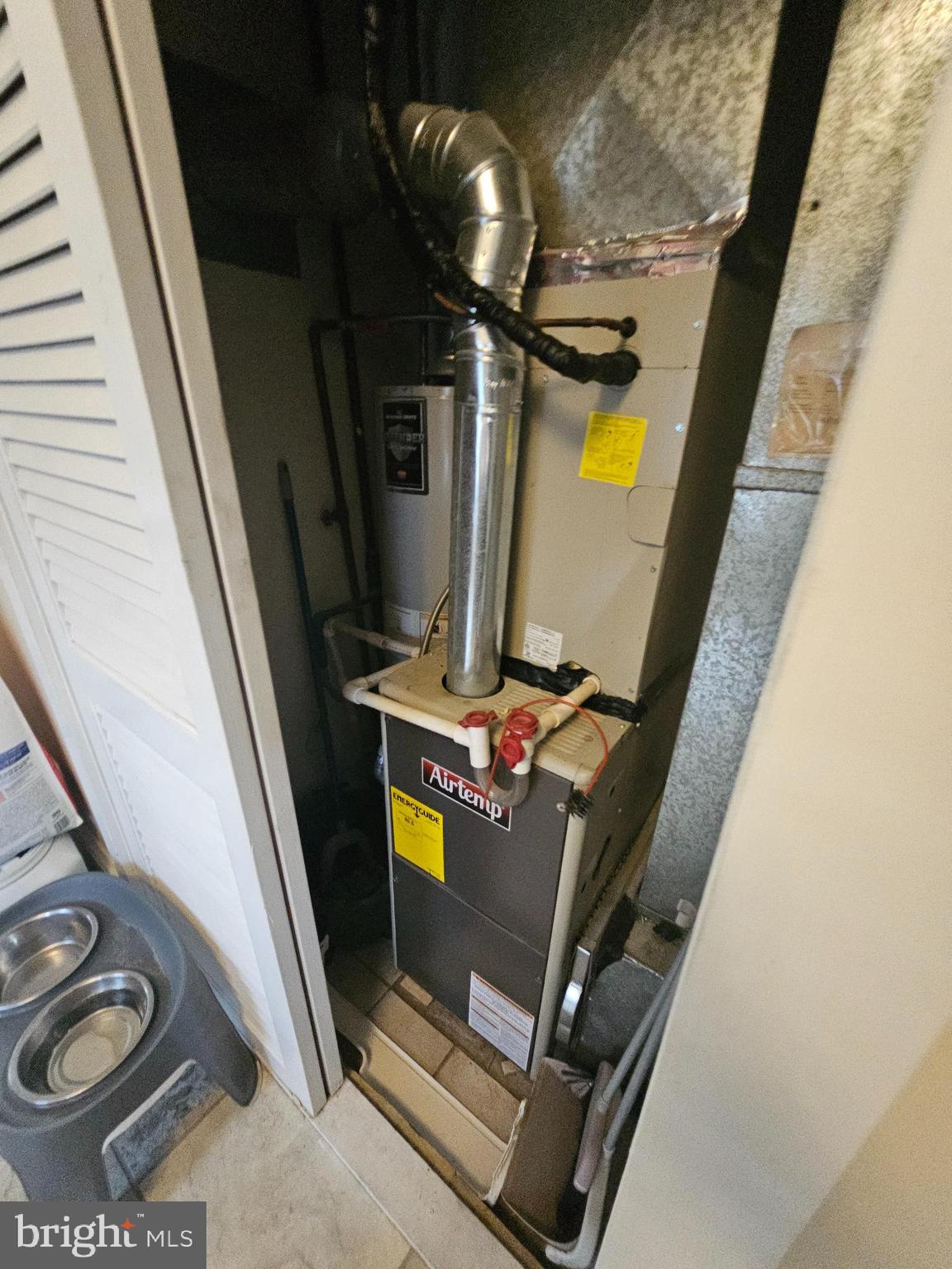 5017 Roland Avenue Baltimore, MD 21210 - Photo 19 of 35 a view of entryway