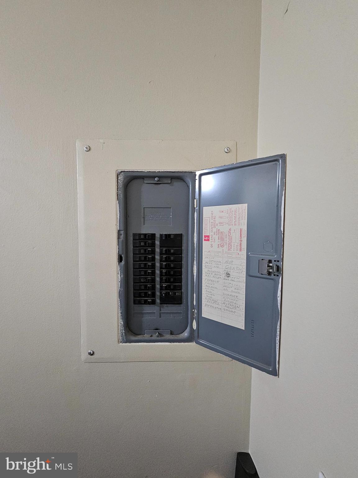 5017 Roland Avenue Baltimore, MD 21210 - Photo 20 of 35 a view of an entryway