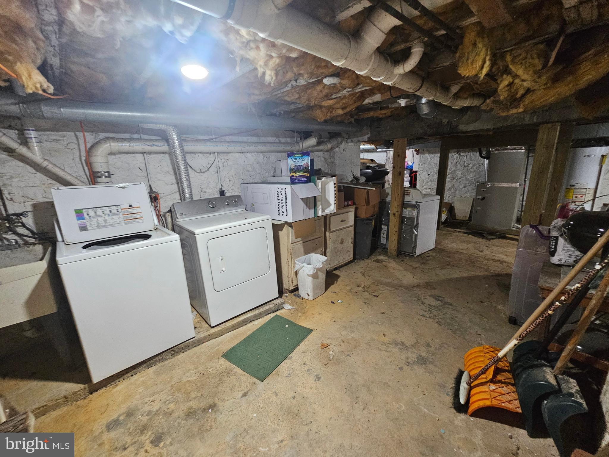 5017 Roland Avenue Baltimore, MD 21210 - Photo 26 of 35 a utility room with dryer and washer