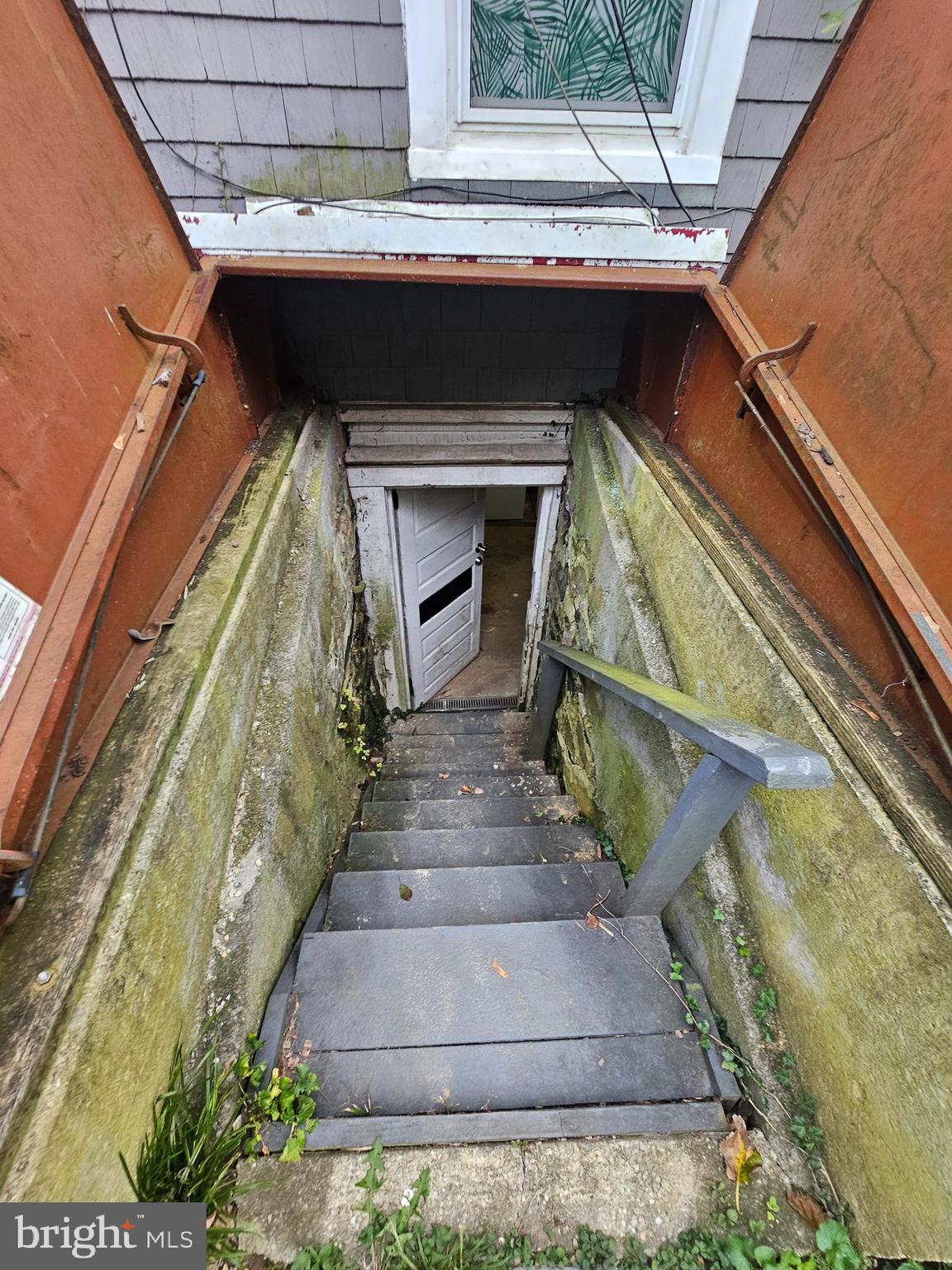 5017 Roland Avenue Baltimore, MD 21210 - Photo 29 of 35 a view of entryway