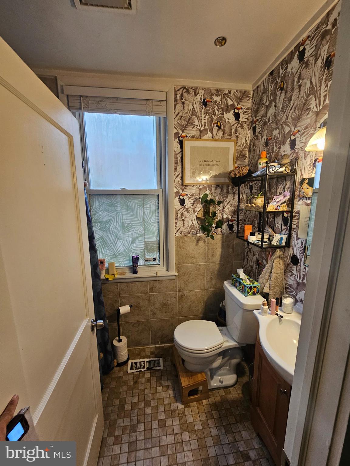 5017 Roland Avenue Baltimore, MD 21210 - Photo 9 of 35 a bathroom with a toilet a sink and a shower