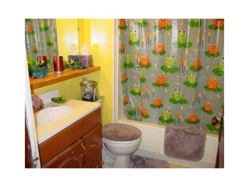 21-23 School Street Brewer, ME 04412 - Photo 16 of 19 Bathroom.