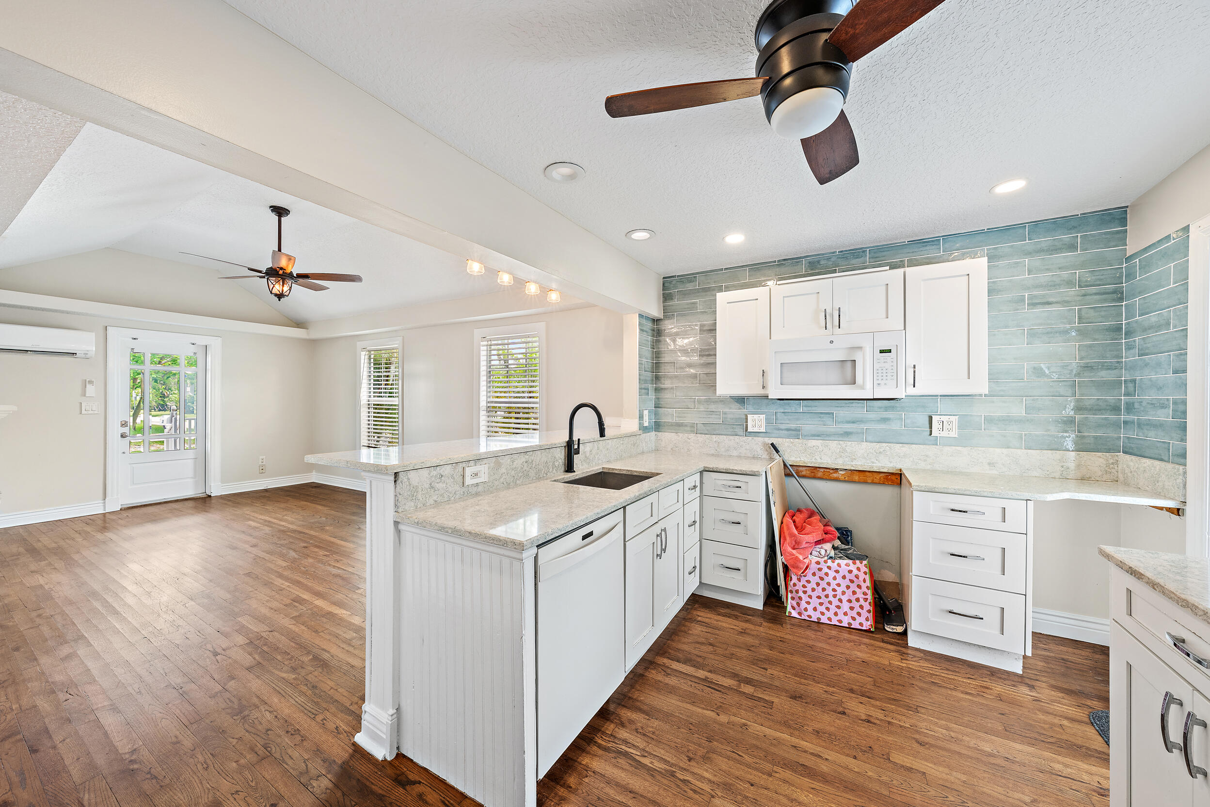 200 East 24th Street Riviera Beach, FL 33404 - Photo 7 of 22 Kitchen