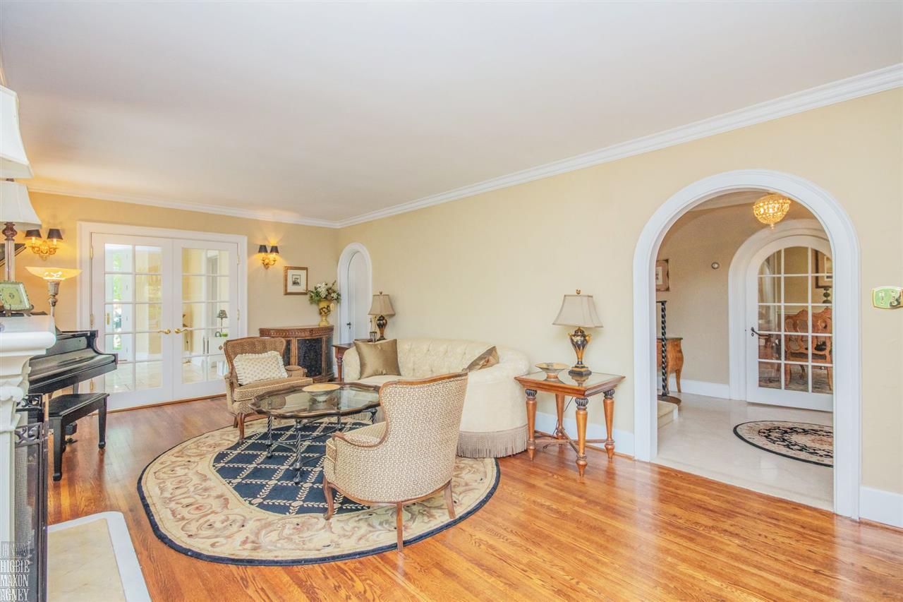 1015 Yorkshire Road Grosse Pointe, MI 48230 - Photo 6 of 40 31348089-5.JPG