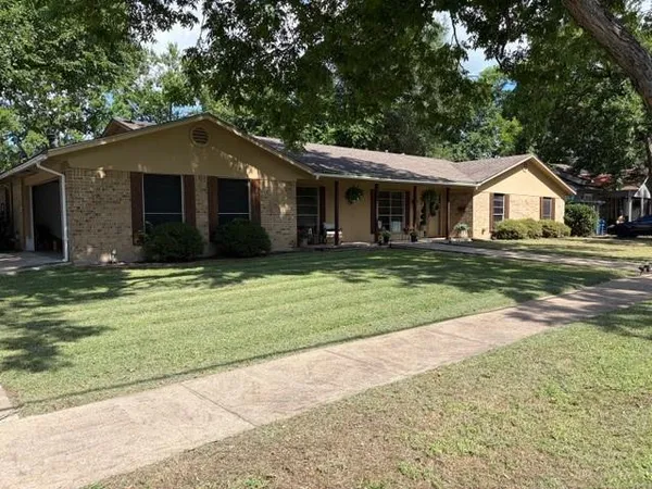 $339,500 | 401 South Ross Avenue, Mexia, TX 76667