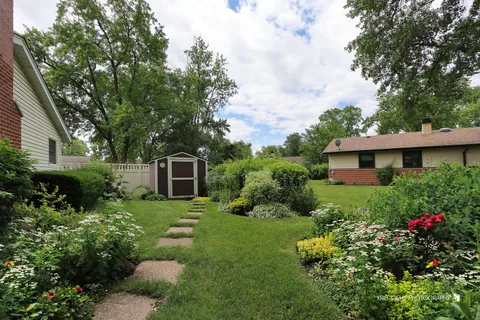 $400,000 | 518 Oak Street, Elk Grove Village, IL 60007