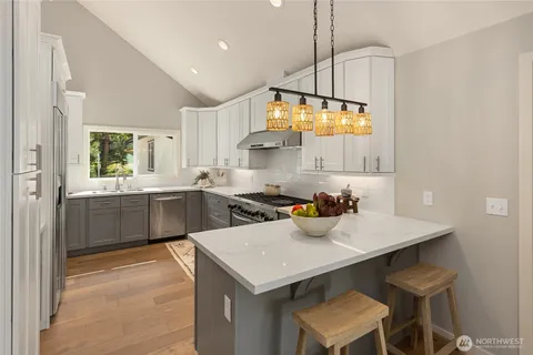 $1,300,000 | 11785 Penny Place Northeast, Bainbridge Island, WA 98110