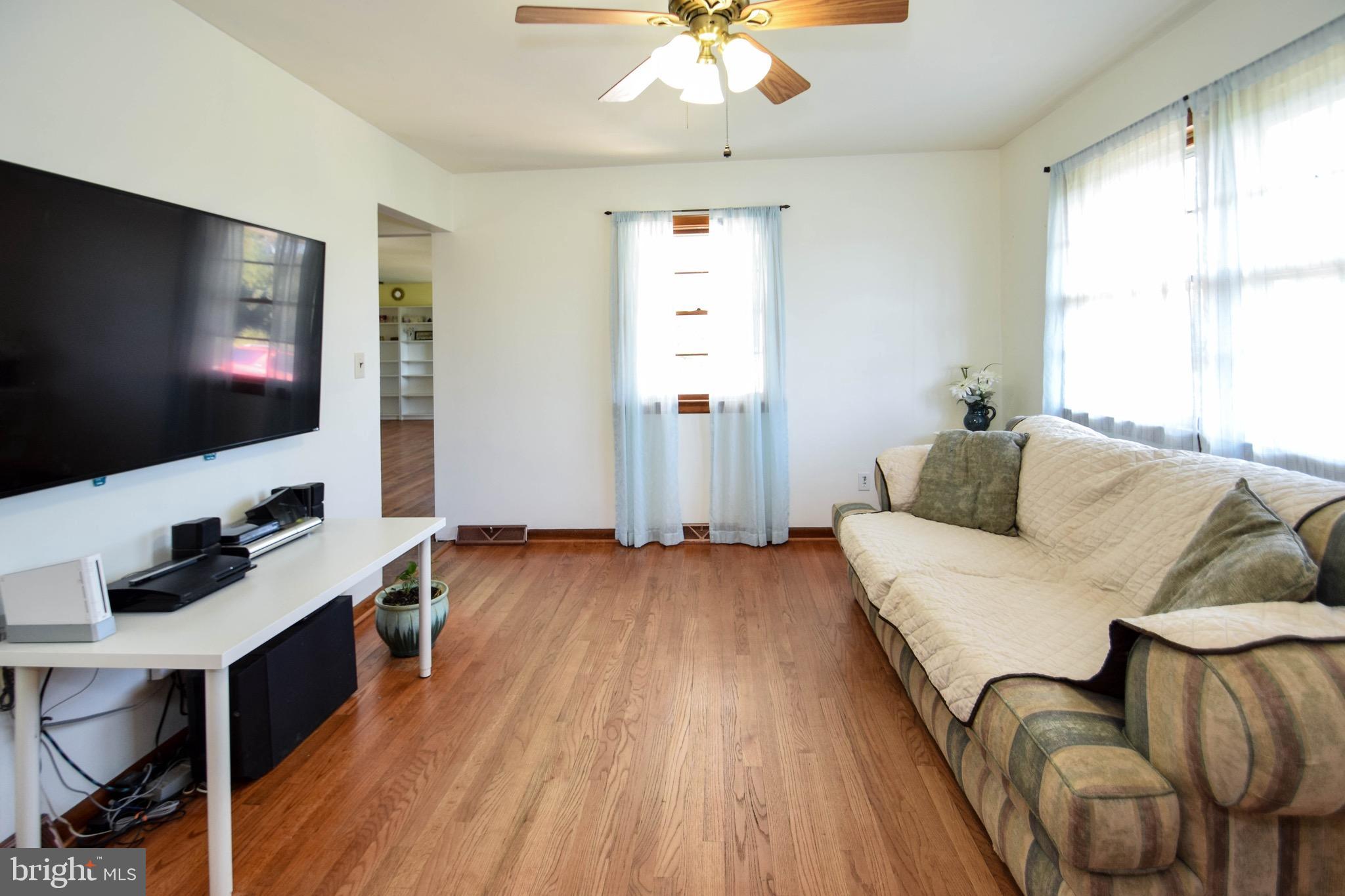 4208 Federal Hill Road Street, MD 21154 - Photo 7 of 30 Family Room